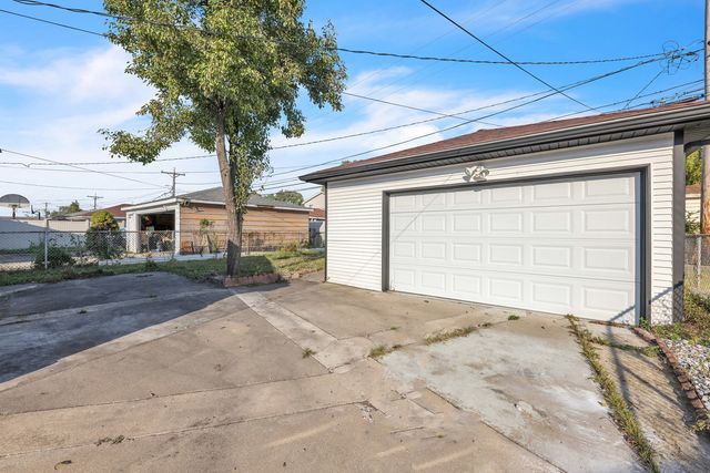 7817 S Kenton Avenue, Chicago, IL 60652