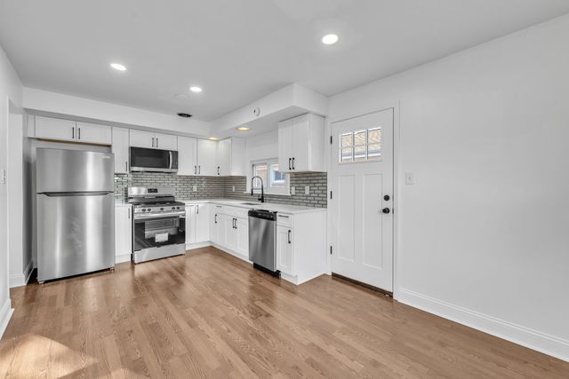 7817 S Kenton Avenue, Chicago, IL 60652