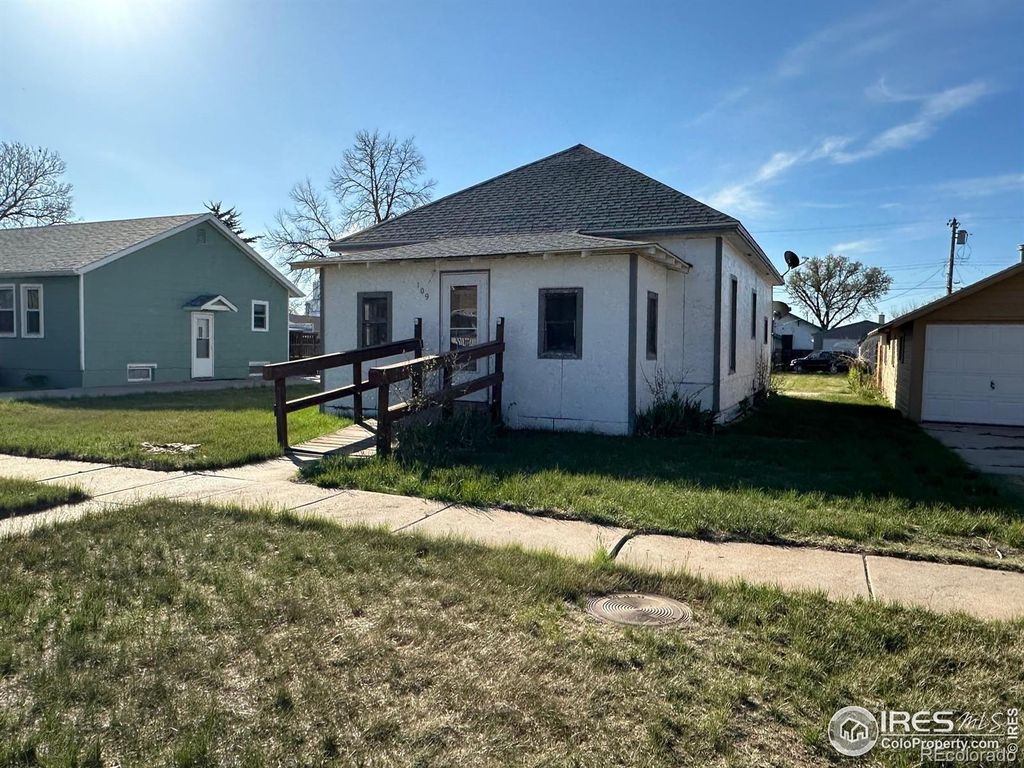 109 E 5th Street, Julesburg, CO 80737