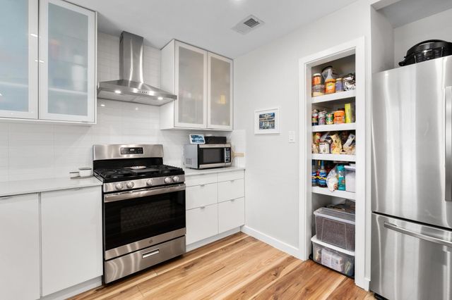 5203 Stone Gate DR, Austin, TX 78721