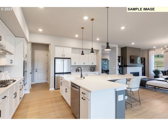 420 W IVY St, Washougal, WA 98671