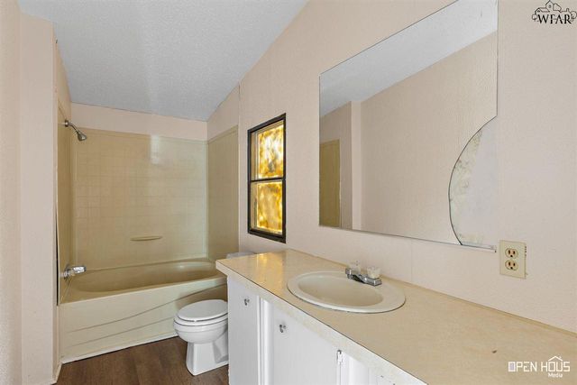 205 W 1ST STREET, Burkburnett, TX 76354