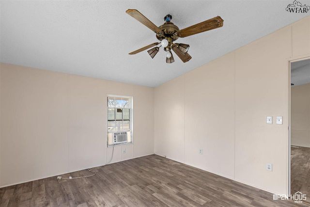 205 W 1ST STREET, Burkburnett, TX 76354