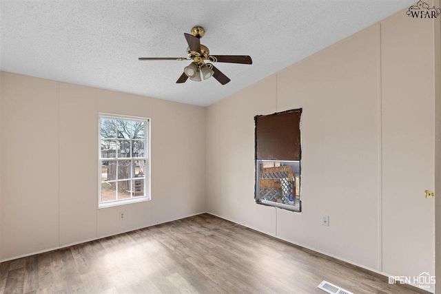 205 W 1ST STREET, Burkburnett, TX 76354