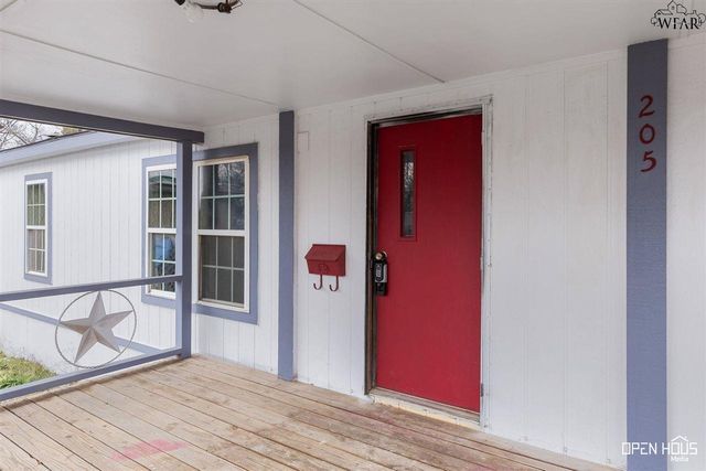 205 W 1ST STREET, Burkburnett, TX 76354