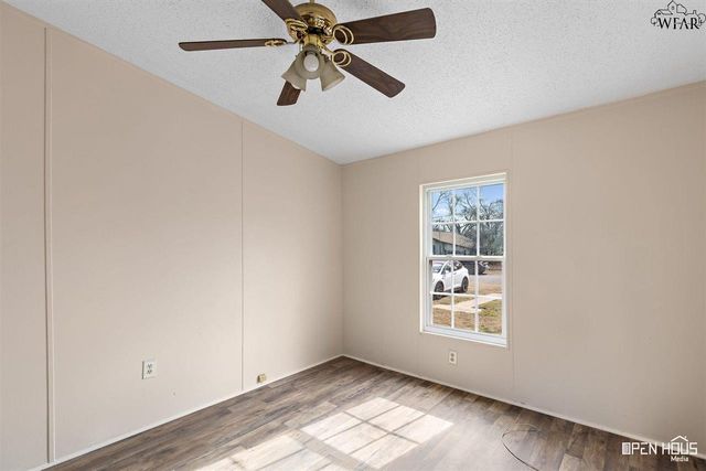 205 W 1ST STREET, Burkburnett, TX 76354