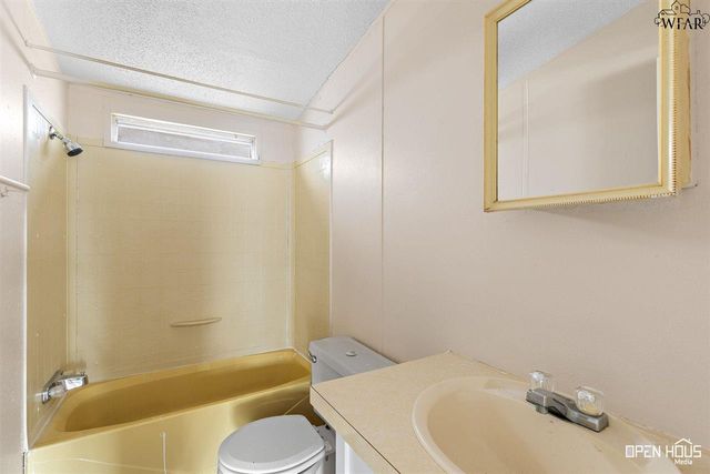 205 W 1ST STREET, Burkburnett, TX 76354