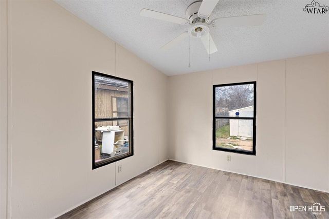 205 W 1ST STREET, Burkburnett, TX 76354