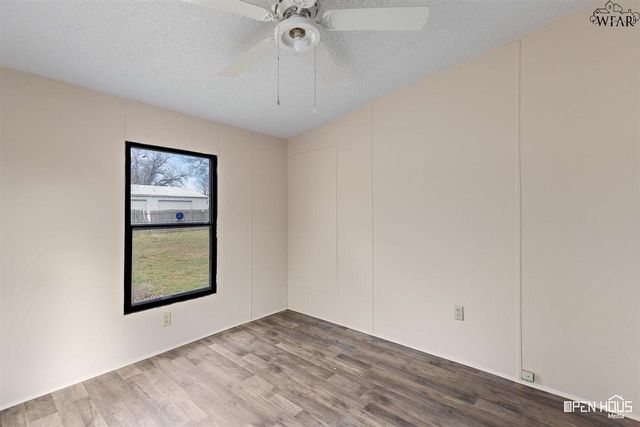 205 W 1ST STREET, Burkburnett, TX 76354