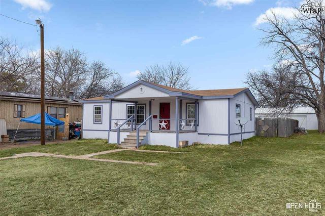 205 W 1ST STREET, Burkburnett, TX 76354