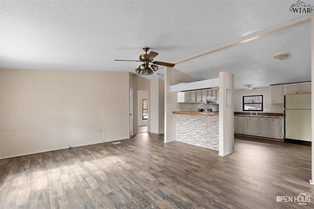 205 W 1ST STREET, Burkburnett, TX 76354