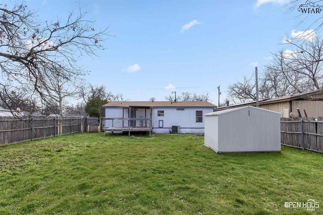 205 W 1ST STREET, Burkburnett, TX 76354