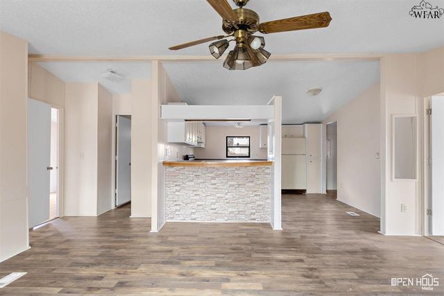 205 W 1ST STREET, Burkburnett, TX 76354