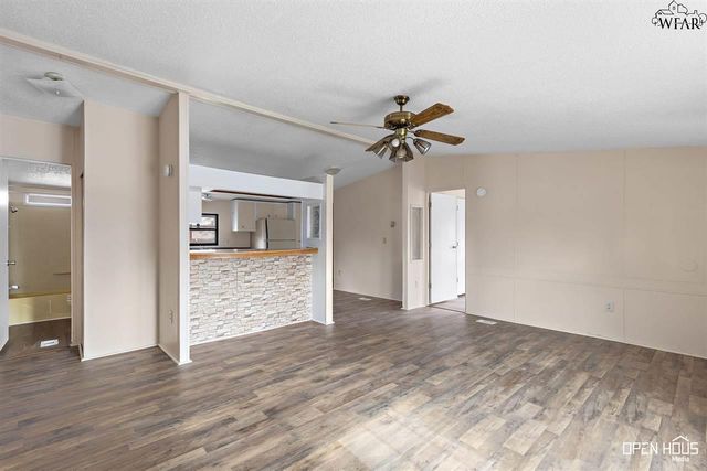 205 W 1ST STREET, Burkburnett, TX 76354