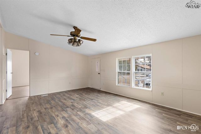 205 W 1ST STREET, Burkburnett, TX 76354