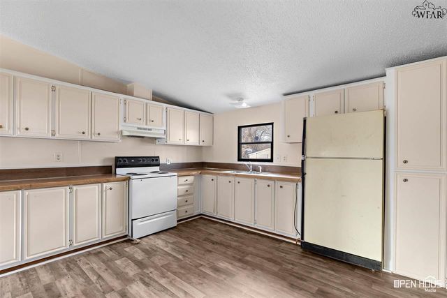 205 W 1ST STREET, Burkburnett, TX 76354