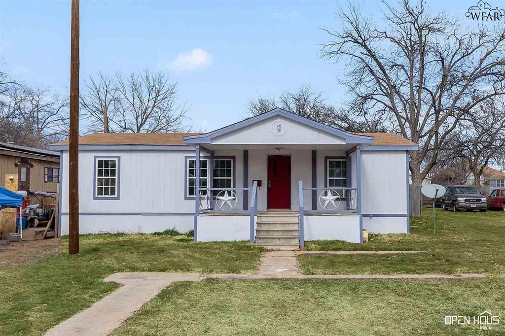 205 W 1ST STREET, Burkburnett, TX 76354