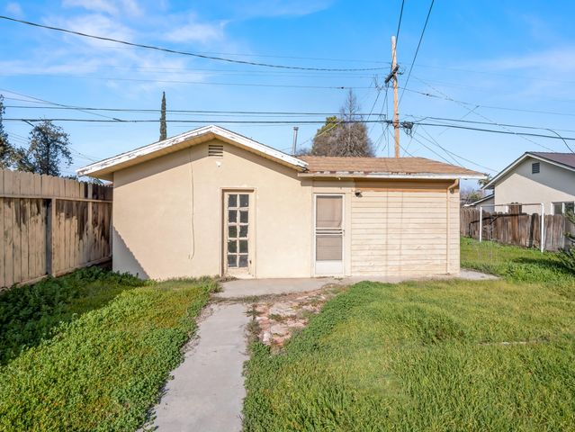 1315 E Fountain Way, Fresno, CA 93704