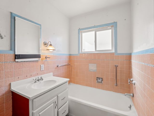 1315 E Fountain Way, Fresno, CA 93704