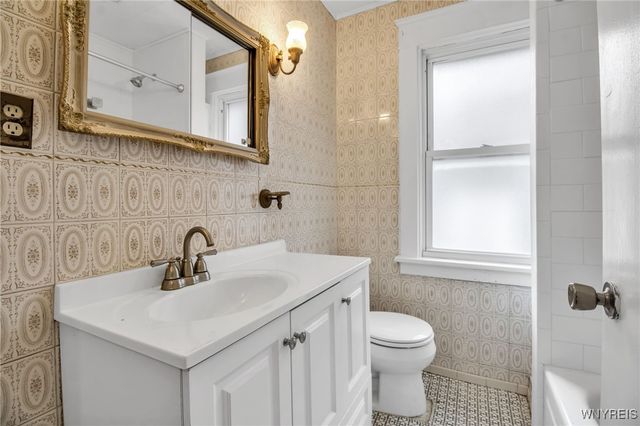 98 Taunton Place, Buffalo, NY 14216