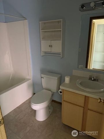 4925 41st Lane SE, Lacey, WA 98503