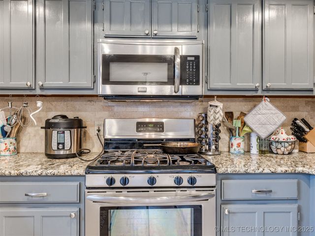 11606 N 109th East Place, Collinsville, OK 74021