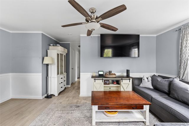 14 7th Street, Wading River, NY 11792