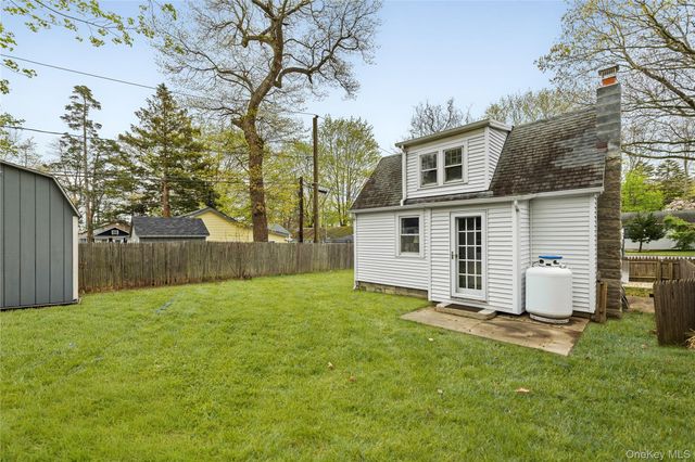 14 7th Street, Wading River, NY 11792