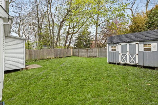 14 7th Street, Wading River, NY 11792