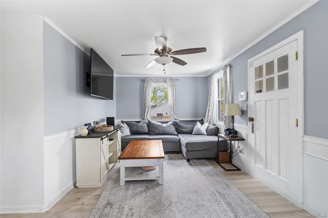 14 7th Street, Wading River, NY 11792