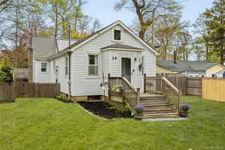 14 7th Street, Wading River, NY 11792