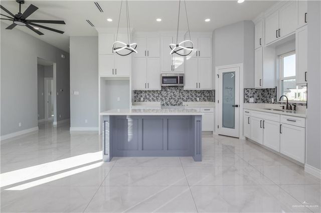 3560 Las Brisas Street, Edinburg, TX 78542