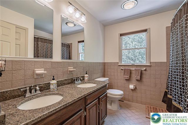 4855 Meadowview Drive, Lower Macungie Twp, PA 18062