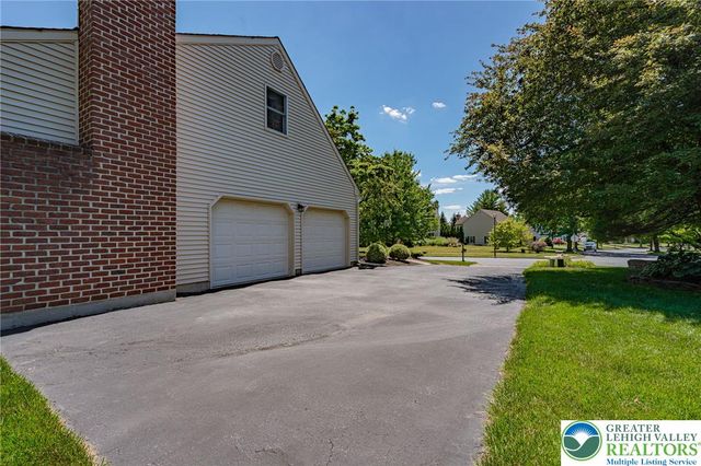 4855 Meadowview Drive, Lower Macungie Twp, PA 18062