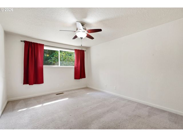 215 Ne 167TH Pl, Portland, OR 97230