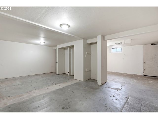 215 Ne 167TH Pl, Portland, OR 97230