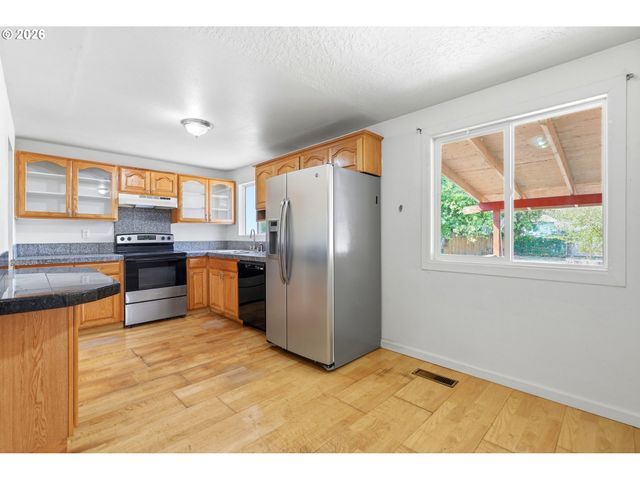 215 Ne 167TH Pl, Portland, OR 97230