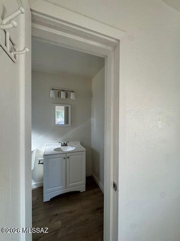 240 E Delano Street, Tucson, AZ 85705