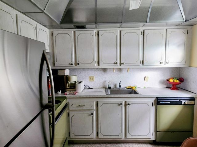 4042 Lyndhurst J 4042, Deerfield Beach, FL 33442