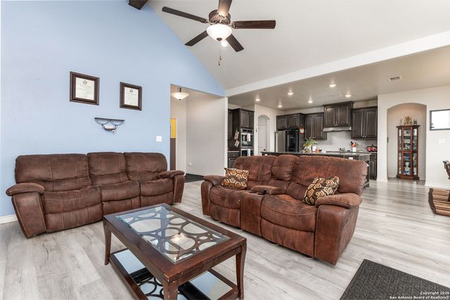 8400 West FM 140, Charlotte, TX 78011