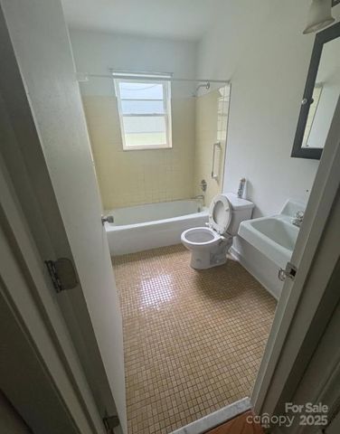 65 Eastview Avenue, Asheville, NC 28803