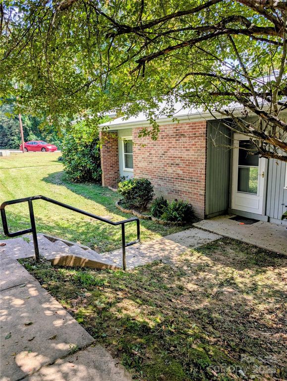 65 Eastview Avenue, Asheville, NC 28803