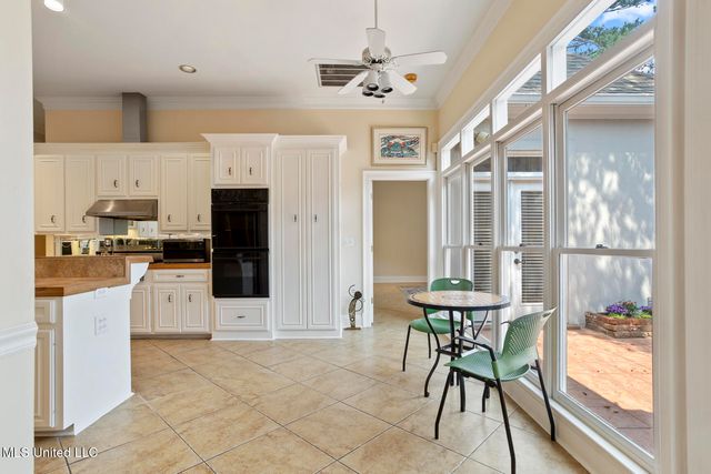 1038 Whitsett Walk, Jackson, MS 39206