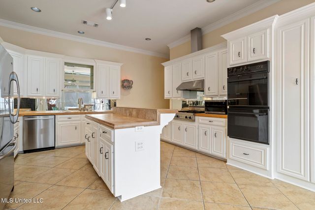 1038 Whitsett Walk, Jackson, MS 39206