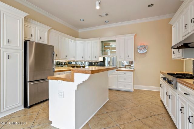 1038 Whitsett Walk, Jackson, MS 39206