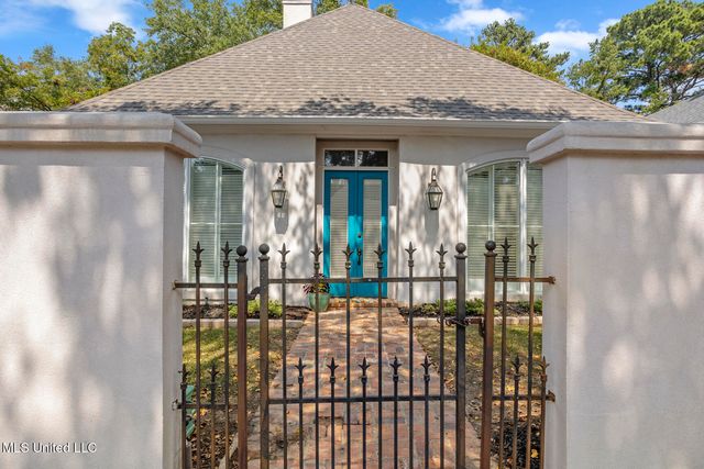 1038 Whitsett Walk, Jackson, MS 39206