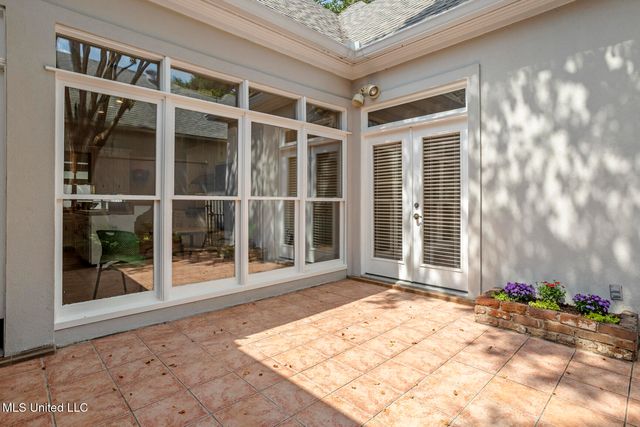 1038 Whitsett Walk, Jackson, MS 39206