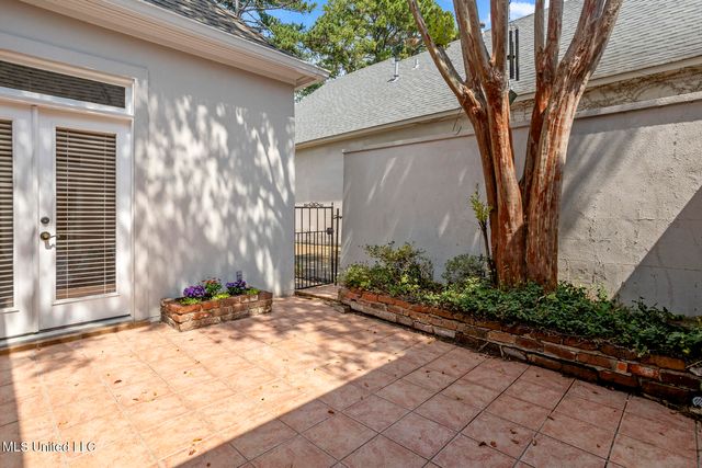 1038 Whitsett Walk, Jackson, MS 39206