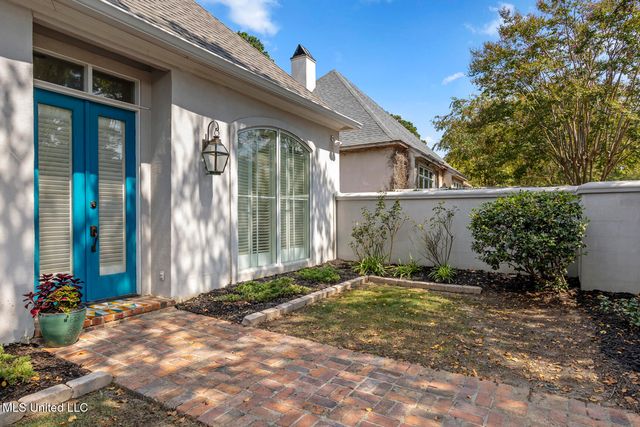 1038 Whitsett Walk, Jackson, MS 39206