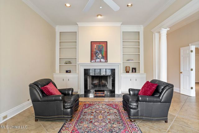 1038 Whitsett Walk, Jackson, MS 39206